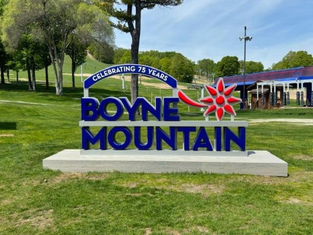 Boyne Mountain Condo -Sleeps 12 Boyne Falls Exteriör bild